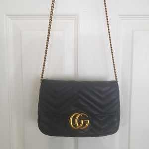 Crossbody bag with chain strap (CG)